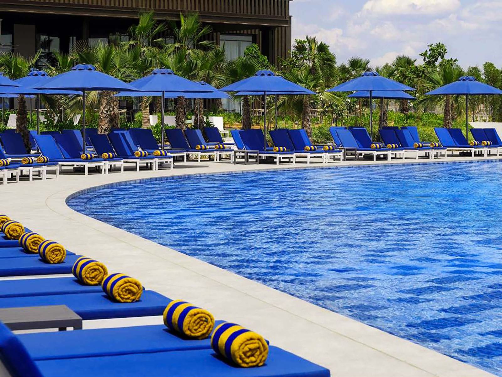 Pool deck with ALMECO sun loungers